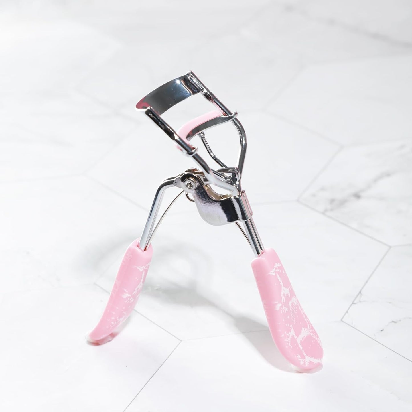 Eyelash Curler - Professionally Crafted Lash Curler - Long-Lasting Curl - Wide Opening for Every Lash - Gentle and Defines Lashes - 1 Pc