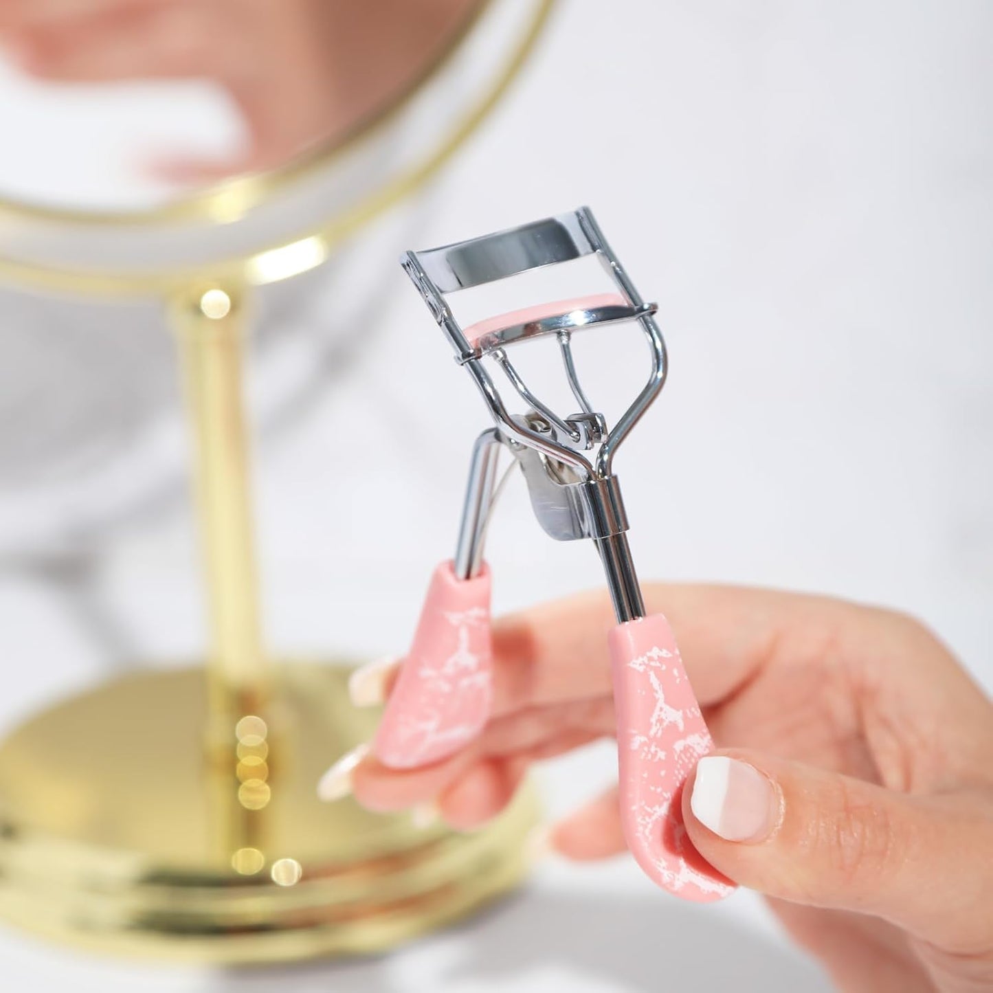 Eyelash Curler - Professionally Crafted Lash Curler - Long-Lasting Curl - Wide Opening for Every Lash - Gentle and Defines Lashes - 1 Pc