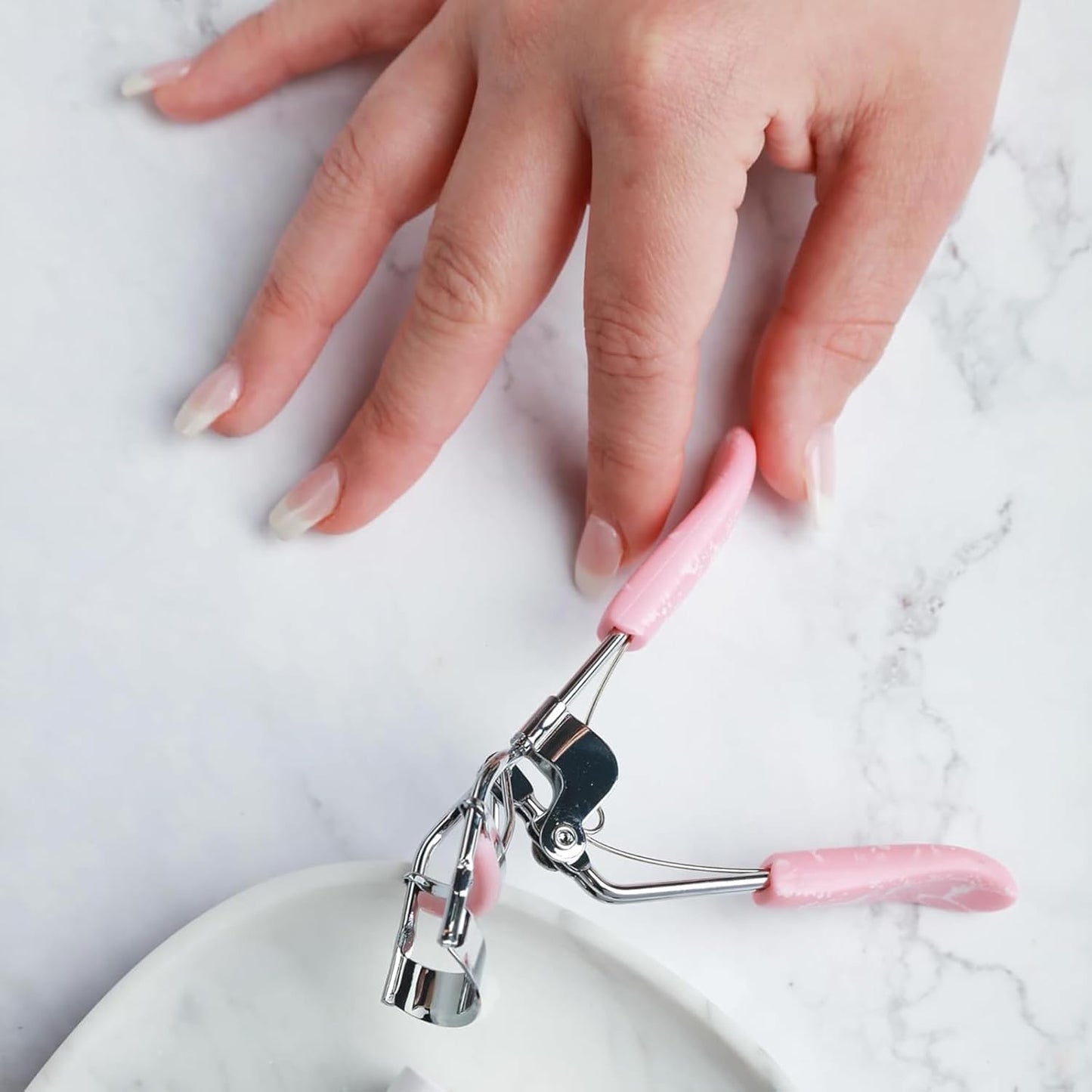 Eyelash Curler - Professionally Crafted Lash Curler - Long-Lasting Curl - Wide Opening for Every Lash - Gentle and Defines Lashes - 1 Pc